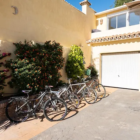 With Sea View, Pool, Jacuzzi And Zen Garden - Only 5min To Town Holiday home Estepona