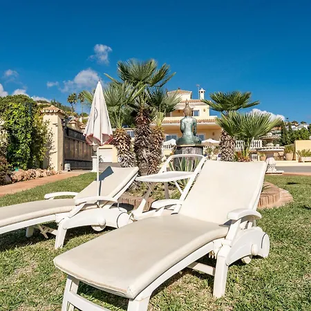 With Sea View, Pool, Jacuzzi And Zen Garden - Only 5min To Town Сasa de vacaciones Estepona