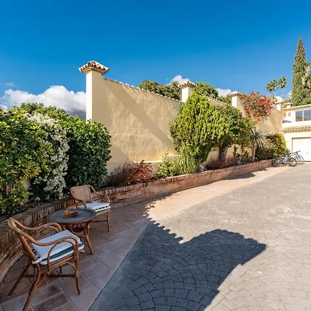 Holiday home With Sea View, Pool, Jacuzzi And Zen Garden - Only 5min To Town Estepona