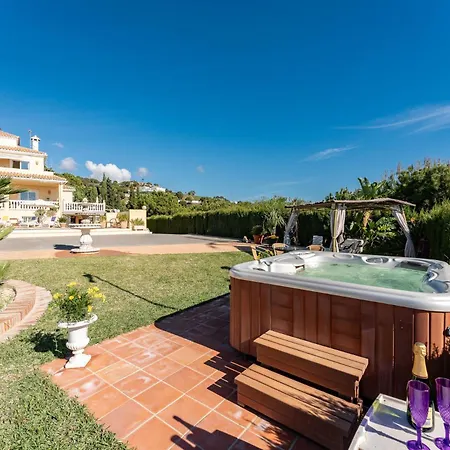 With Sea View, Pool, Jacuzzi And Zen Garden - Only 5min To Town Estepona
